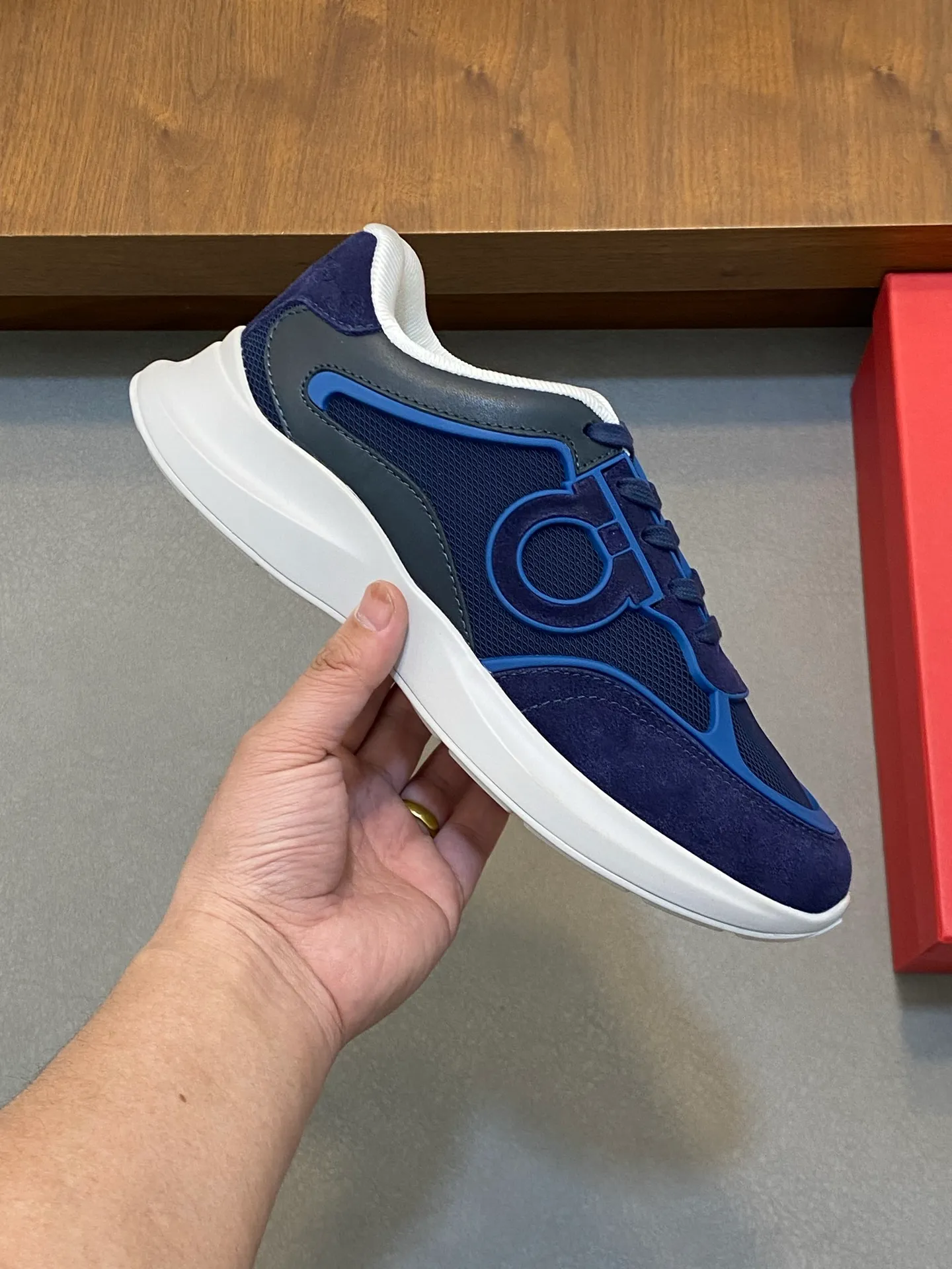 Men's men's shoes 💰700 [Ferragamo] Ferragamo - High-end quality original order - Upper: original cow suede leather with breathable mesh, brand logo sewn on the shoe body - Lining: brand canvas, foot pads; water-dyed cowhide - Outsole: rubber outsole - Super high quality control·Fine workmanship: Prominent (high-end·luxury·grade) Size: 38-44 (38 45, can be customized)
